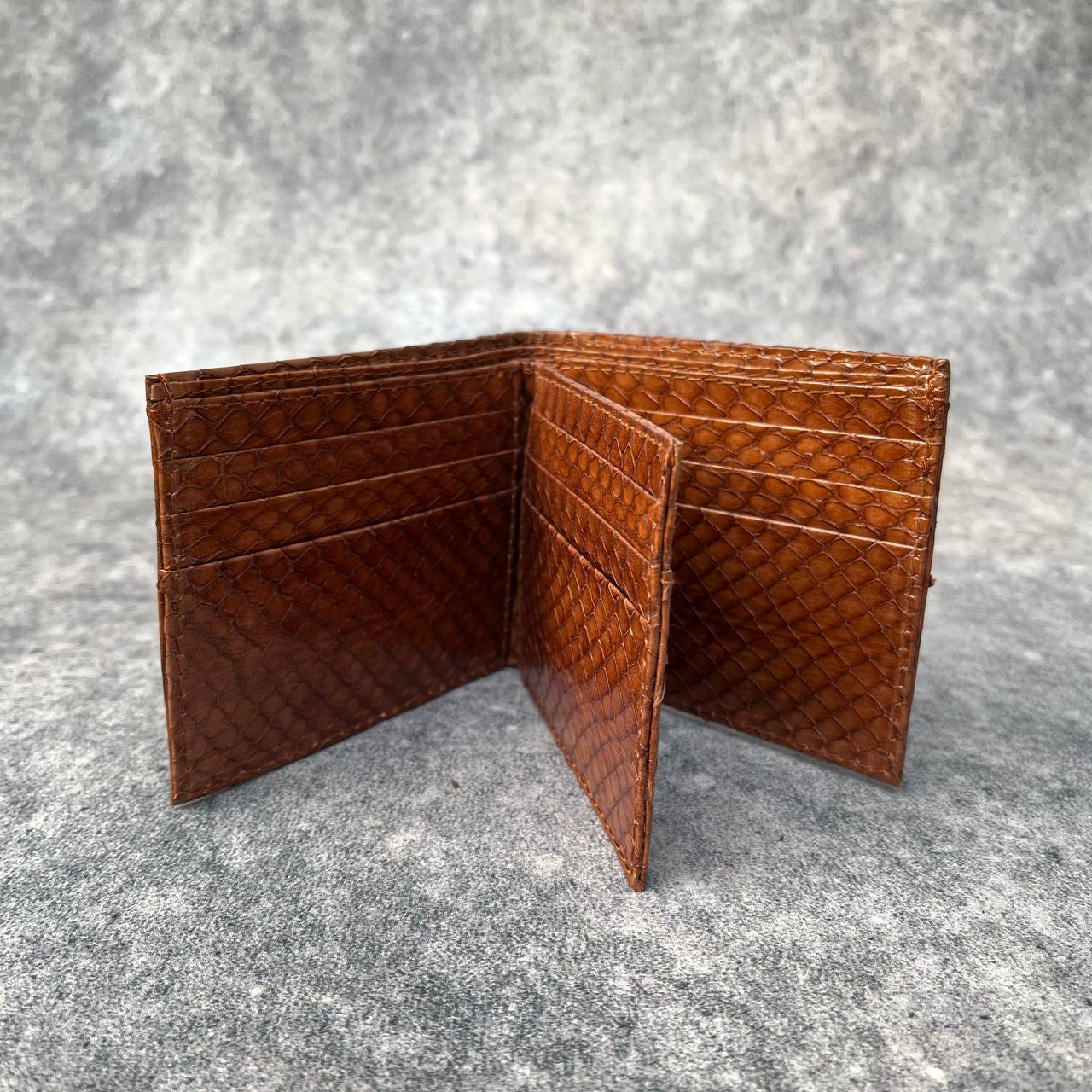 AA LEATHER Men's Bifold Wallet – King Cobra Leather