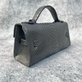 Luxury Genuine Leather Handbag – Lambskin Lining, Elegant & Exclusive